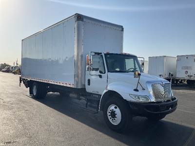 International 4300 26 ft Box Truck - 240HP, 7 Speed Automatic, Roll up Door