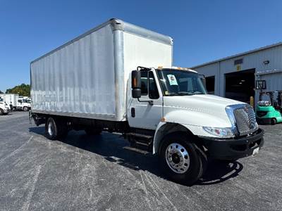 International 4300 26 ft Box Truck - 240HP, 6 Speed Automatic, Roll up Door