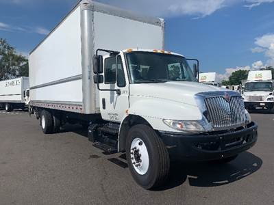 International 4300 26 ft Box Truck - 220HP, 7 Speed Automatic, Roll up Door