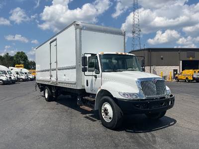 International 4300 26 ft Box Truck - 220HP, 7 Speed Automatic, Roll up Door