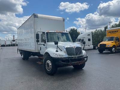 International 4300 26 ft Box Truck - 220HP, 7 Speed Automatic, Roll up Door