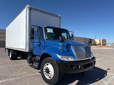 International 4300 26 ft Box Truck - 220HP, 6 Speed Automatic, Roll up Door