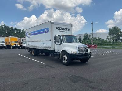 International 4300 26 ft Box Truck - 220HP, 7 Speed Automatic, Roll up Door