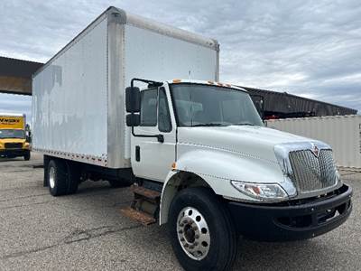 International 4300 Box Truck - 220HP, 7 Speed Automatic, Roll up Door