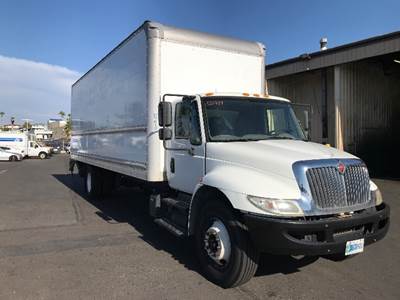 International 4300 26 ft Box Truck - 220HP, 7 Speed Automatic, Roll up Door
