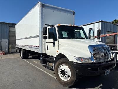 International 4300 Box Truck - 220HP, 7 Speed Automatic, Roll up Door