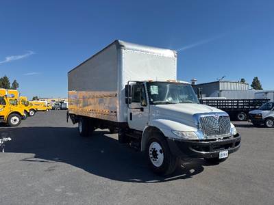 International 4300 Box Truck - 220HP, 7 Speed Automatic, Roll up Door