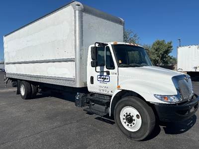 International 4300 Box Truck - 220HP, 7 Speed Automatic, Roll up Door