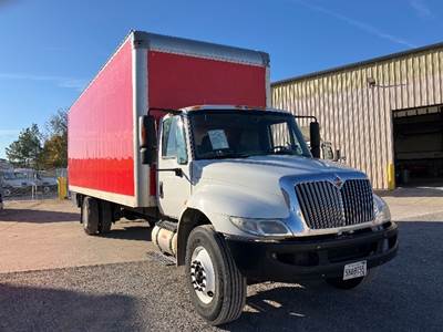 International 4300 Box Truck - 220HP, 6 Speed Automatic, Roll up Door