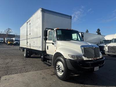 International 4300 Box Truck - 220HP, 7 Speed Automatic, Roll up Door