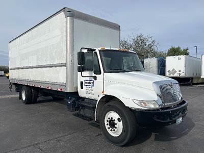 International 4300 Box Truck - 220HP, 7 Speed Automatic, Roll up Door