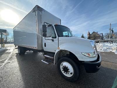 International 4300 Box Truck - 240HP, 7 Speed Automatic, Swing Door