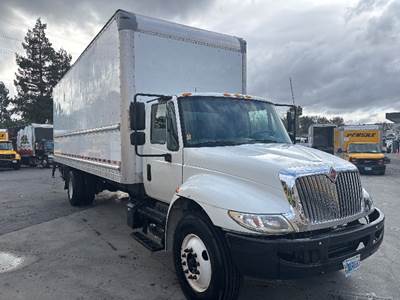 International 4300 Box Truck - 220HP, 7 Speed Automatic, Roll up Door