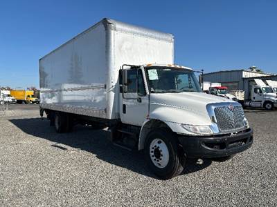 International 4300 Box Truck - 220HP, 7 Speed Automatic, Roll up Door