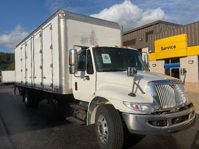 International 4300 26 ft Box Truck - 240HP, 6 Speed Automatic, Roll up Door