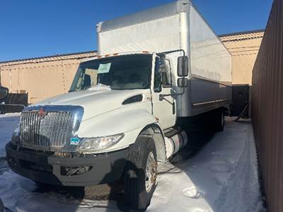 International 4300 26 ft Box Truck - 220HP, 7 Speed Automatic, Roll up Door
