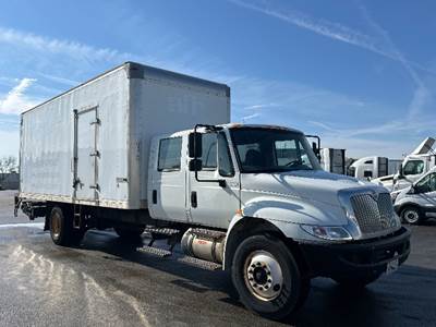 International 4300 Box Truck - 240HP, 6 Speed Automatic, Roll up Door