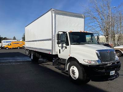 International 4300 Box Truck - 220HP, 7 Speed Automatic, Roll up Door