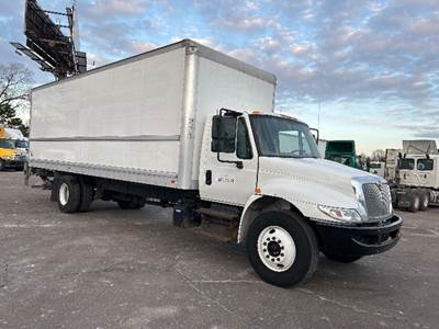 International 4300 Box Truck - 220HP, 7 Speed Automatic, Roll up Door