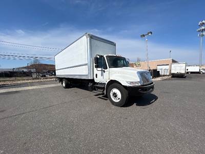 International 4300 Box Truck - 220HP, 7 Speed Automatic, Roll up Door