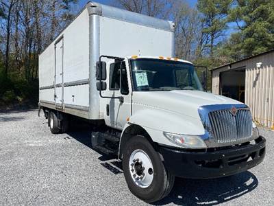 International 4300 Box Truck - 220HP, 7 Speed Automatic, Roll up Door