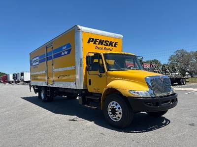 International 4300 26 ft Box Truck - 220HP, 6 Speed Automatic, Roll up Door