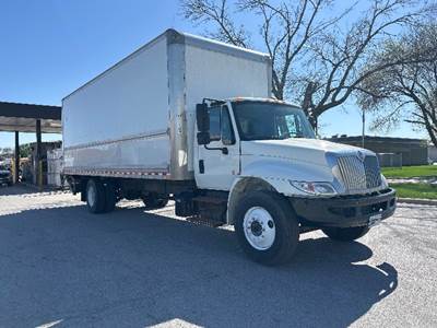 International 4300 Box Truck - 220HP, 7 Speed Automatic, Roll up Door