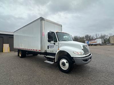 International 4300 Box Truck - 240HP