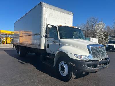 International 4300 Box Truck - 220HP, 7 Speed Automatic, Roll up Door