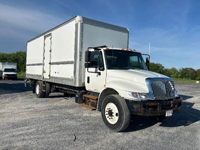International 4300 Box Truck - 220HP, 7 Speed Automatic, Roll up Door