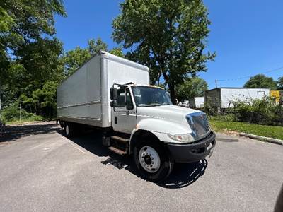 International 4300 Box Truck - 220HP, 7 Speed Automatic, Roll up Door