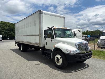 International 4300 Box Truck - 220HP, 7 Speed Automatic, Roll up Door