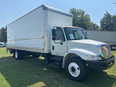 International 4300 Box Truck - 220HP, 7 Speed Automatic, Roll up Door