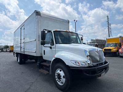 International 4300 Box Truck - 220HP, 7 Speed Automatic, Roll up Door