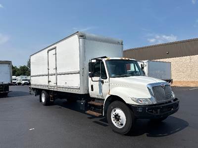 International 4300 Box Truck - 220HP, 7 Speed Automatic, Roll up Door