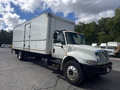 International 4300 Box Truck - 220HP, 7 Speed Automatic, Roll up Door