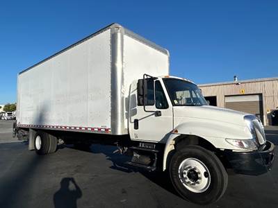 International 4300 Box Truck - 220HP, 6 Speed Automatic, Roll up Door