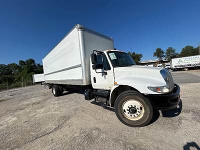 International 4300 Box Truck - 220HP, 7 Speed Automatic, Roll up Door