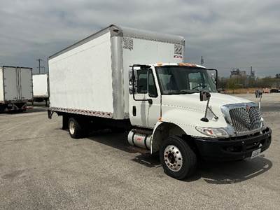 International 4300LP Box Truck - 220HP, 7 Speed Automatic, Roll up Door