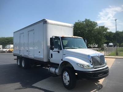 International 4400 Box Truck - 270HP, 6 Speed Automatic, Roll up Door