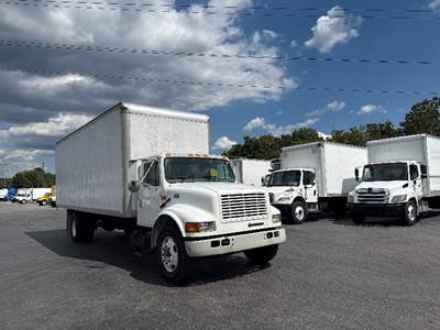 International 4700 Box Truck - 195HP, 4 Speed Automatic, Roll up Door