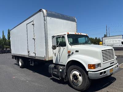 International 4700 Box Truck - 215HP, 5 Speed Automatic, Roll up Door
