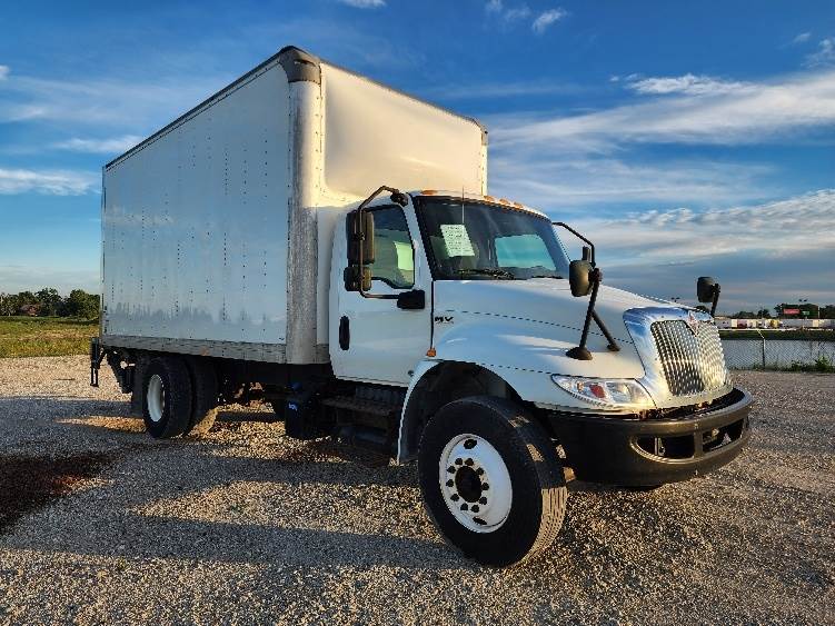 International Box Rover 2020 International MV607 Box Truck - 220HP, 6 Speed Automatic, Roll up ...