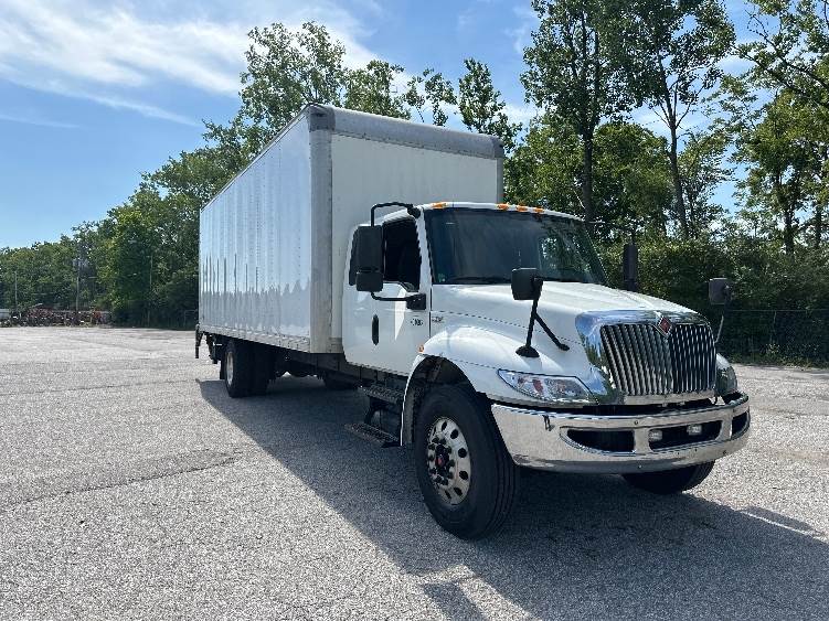 International Box Rover 2022 International MV607 Box Truck - 220HP, 6 Speed Automatic, Roll up ...