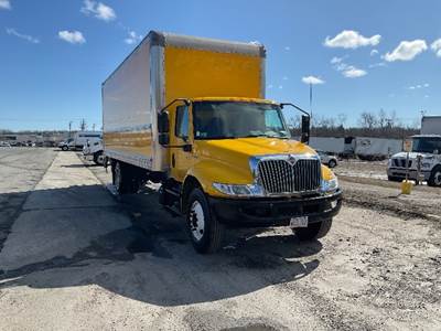 International MV607 26 ft Box Truck - 220HP, 7 Speed Automatic, Roll up Door
