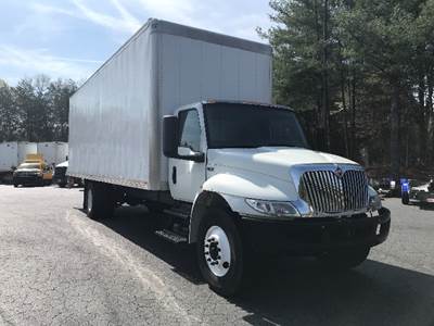 International MV607 28 ft Box Truck - 220HP, 7 Speed Automatic, Roll up Door