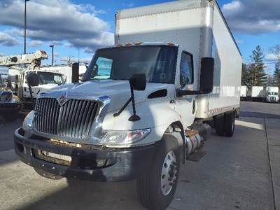 International MV607 26 ft Box Truck - 220HP, 7 Speed Automatic, Roll up Door