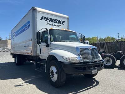 International MV607 26 ft Box Truck - 220HP, 6 Speed Automatic, Roll up Door