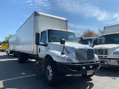 International MV607 26 ft Box Truck - 220HP, 6 Speed Automatic, Roll up Door