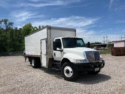 International MV607 Box Truck - 220HP, 6 Speed Automatic, Swing Door
